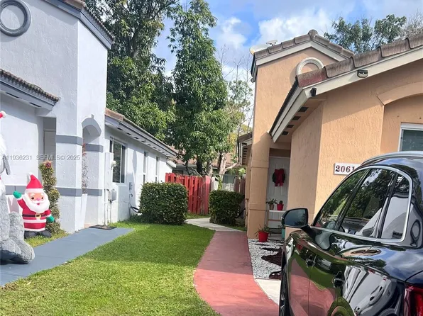 20613 SW 93rd Ave #2, Miami, FL 33189