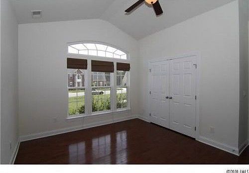 3rd image of 212 Village Glen Way