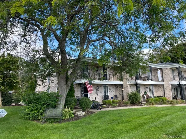 24212 E River Rd Unit 12, Grosse Ile, MI 48138
