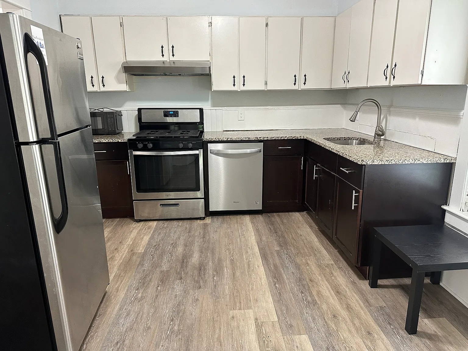 6 bed, 2122 sqft, $4,170 — Photo 2