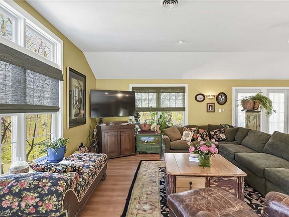 4th image of 4004 Cook Rd