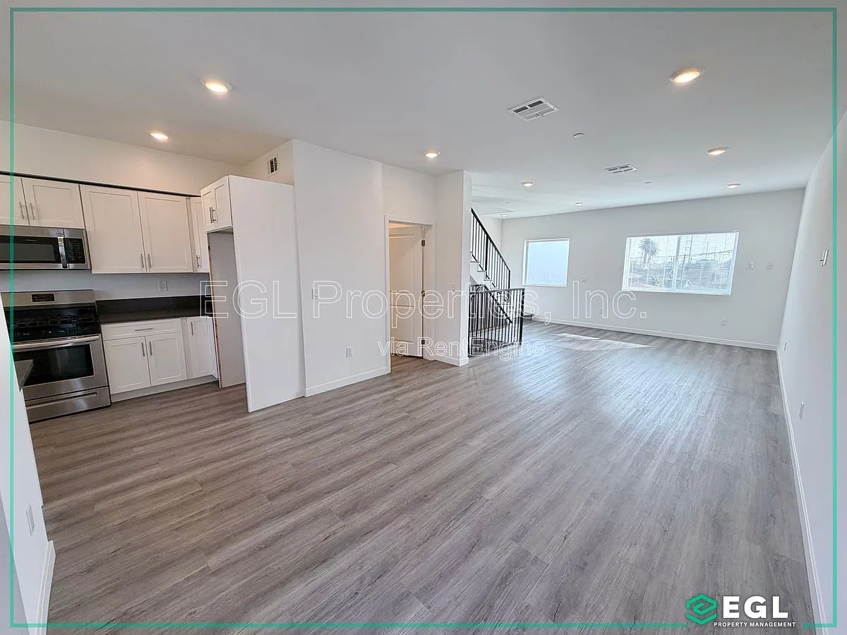 Building Photo - 10501 Buford Ave #E