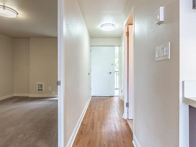 727 Bellevue Ave E — Photo 12