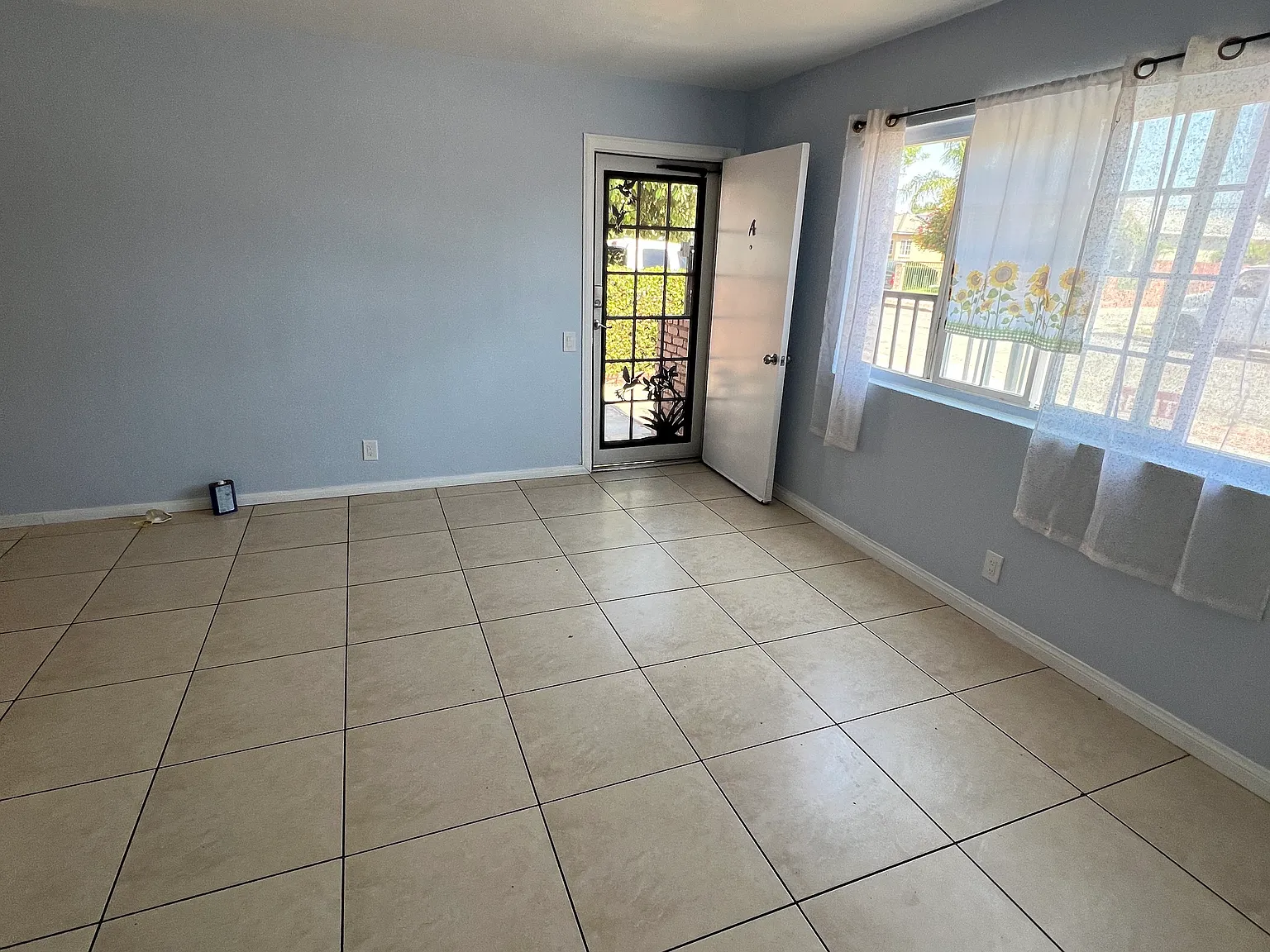 2 bed, 750 sqft, $2,500 — Photo 3