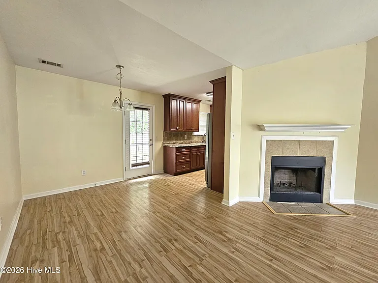 206 Corley Cir — Photo 3