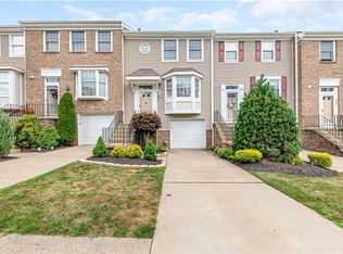 424 Parkridge Ln, Coraopolis, PA 15108