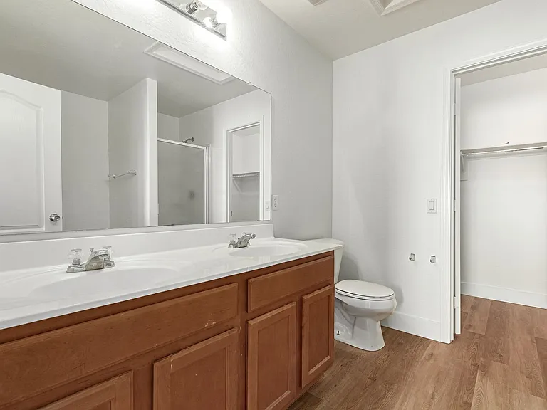 7007 W Mercer Ln — Photo 11