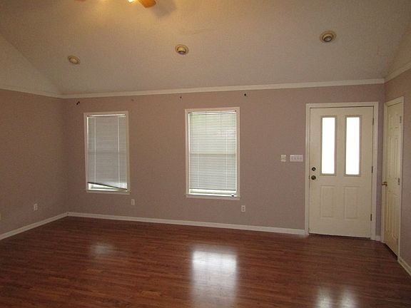 2nd image of 206 River Chase Dr