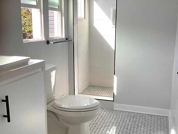 Beautiful Light in This Fully Remodeled Bathroom!