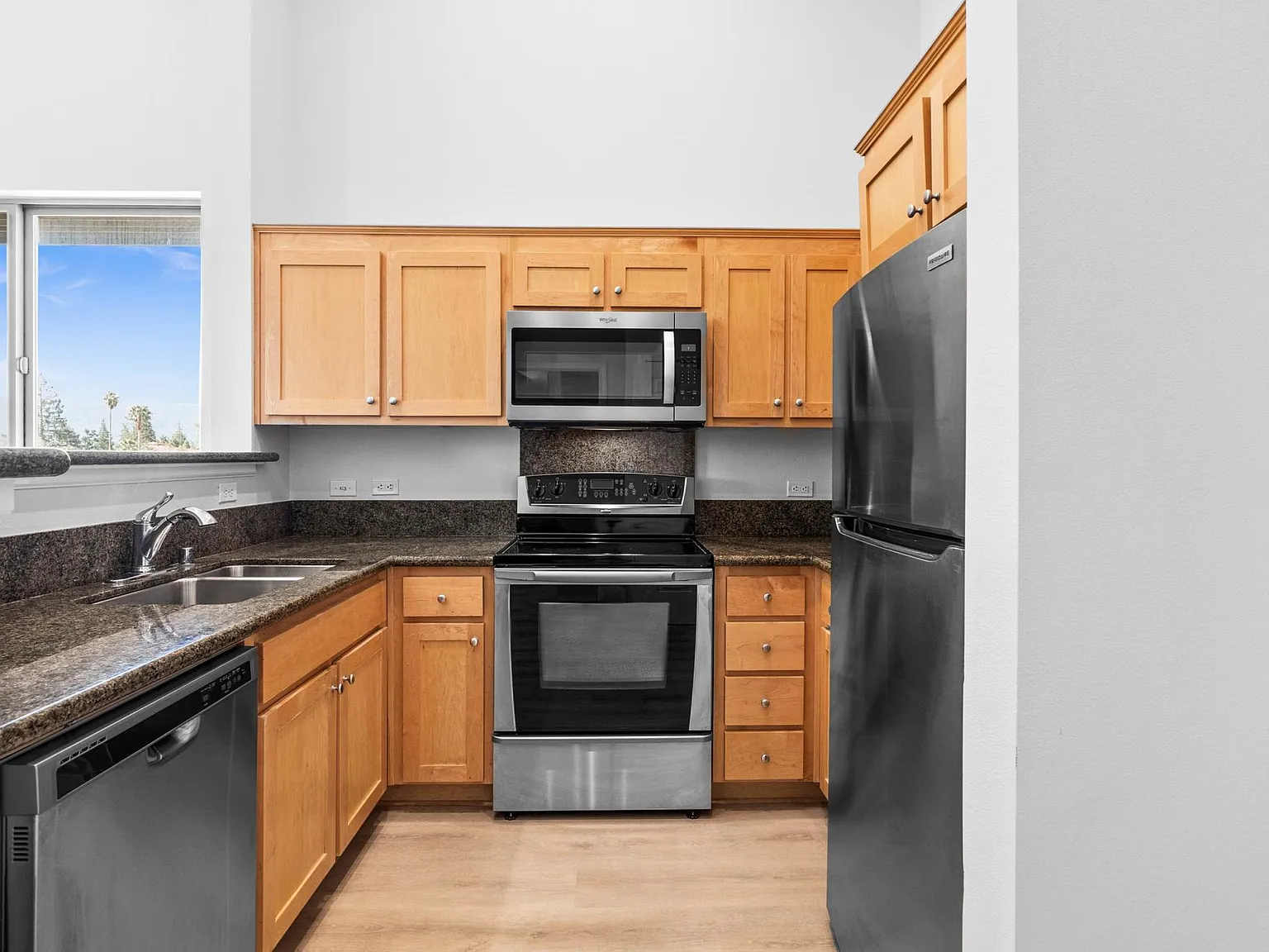 1 bed, 792 sqft, $3,100 — Photo 2