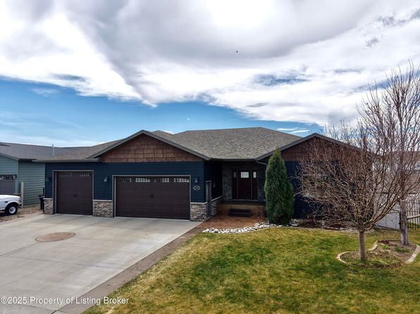 2545 States Blvd, Dickinson, ND 58601