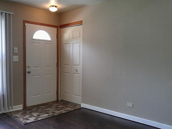 3rd image of 1302 Kingsbury Dr