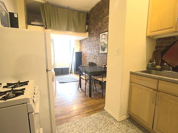 4th image of 264 W 22nd St APT 1