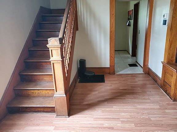 3rd image of 1128 Roosevelt Ave