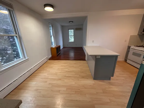 83 Centre Avenue image 2 of 9