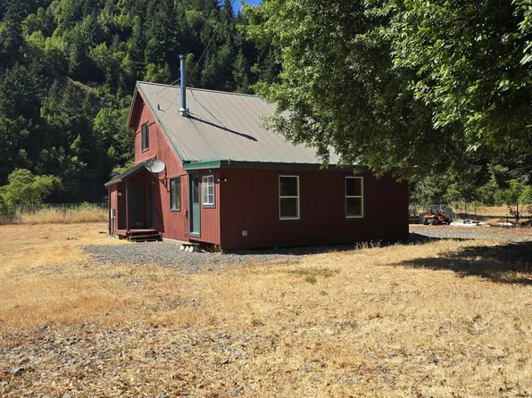 661 Golden Gate Dr, Carlotta, CA 95528