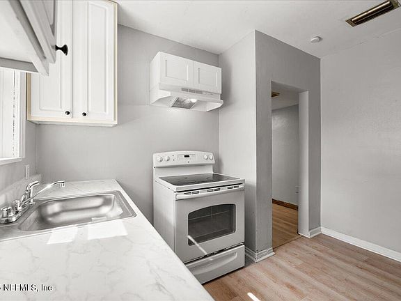 5th image of 6511 EVELYN Drive