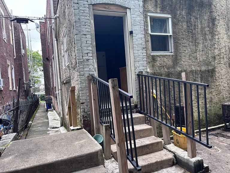6829 Woodland Ave — Photo 12
