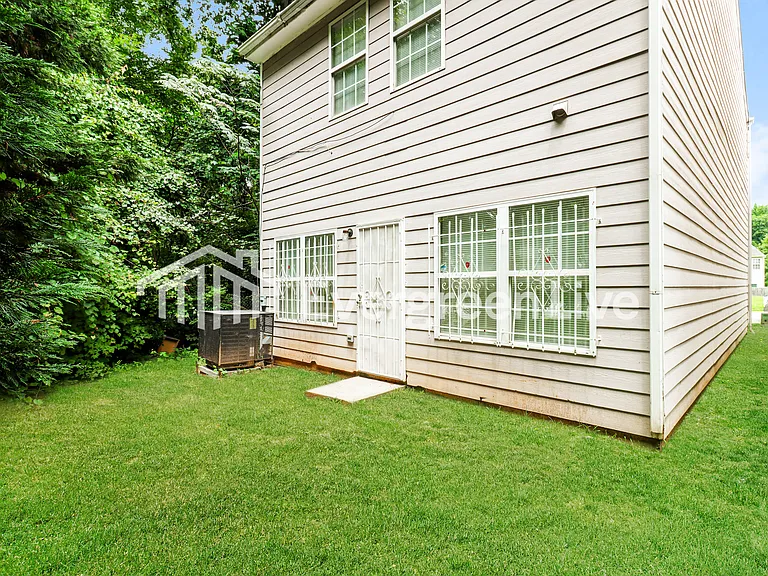 2821 Godby Rd — Photo 18