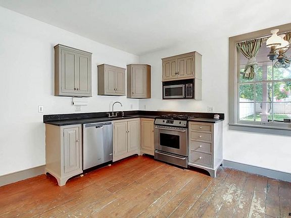 4th image of 206 E Market St