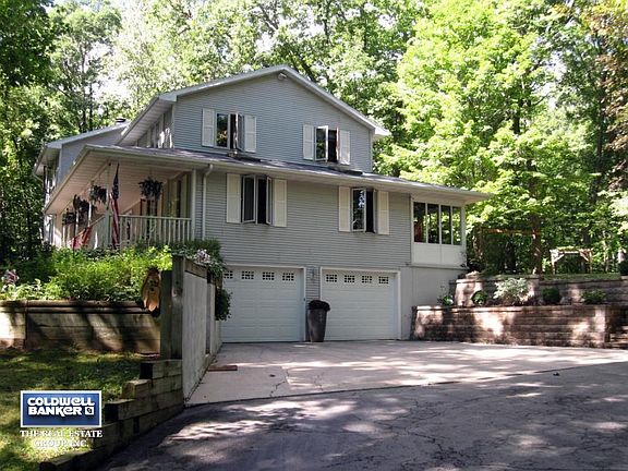 2nd image of 1590 Park Dr