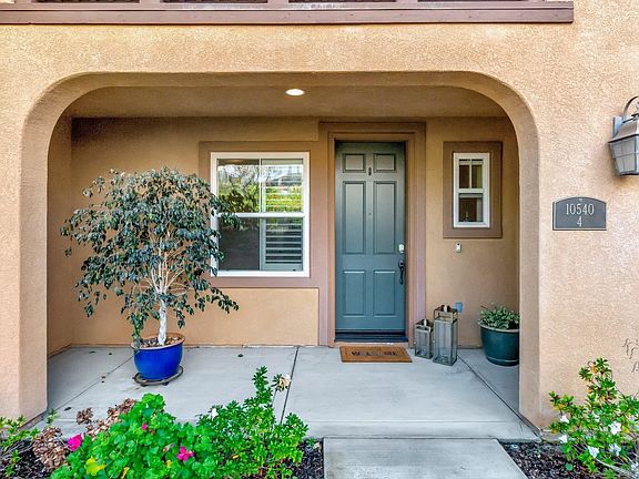 2nd image of 10540 Calle Cressa Unit 4