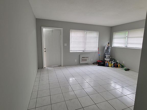 3rd image of 1731 NE 60th St APT 4