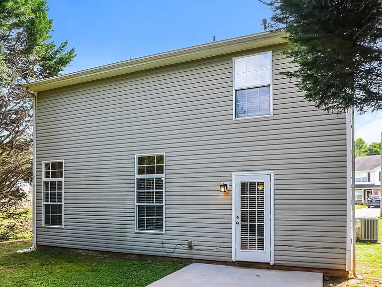 604 Overlook Rd — Photo 17