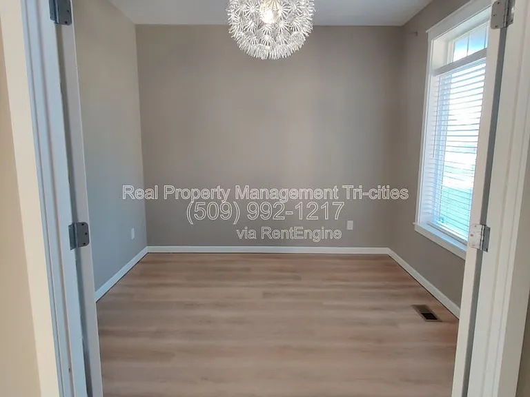 1642 Manchester St — Photo 8