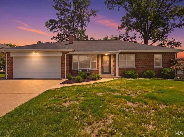 9944 Knollshire Dr, Saint Louis, MO 63123