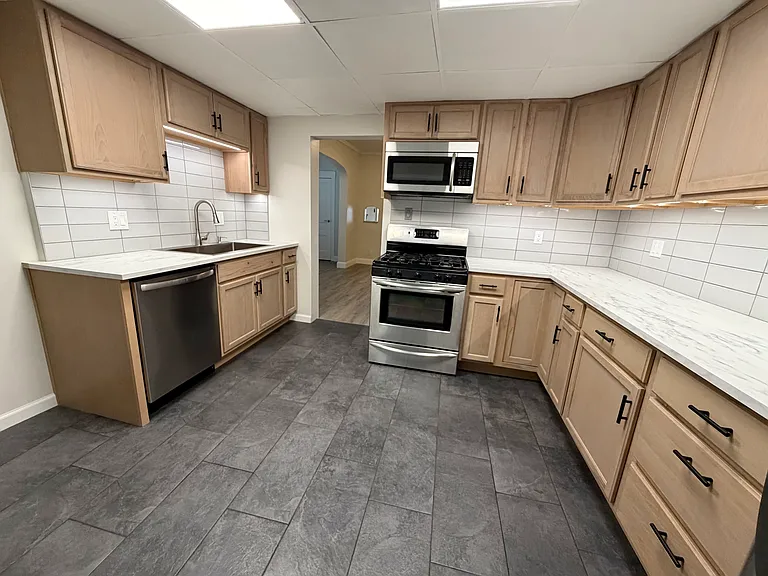 28 Howard St — Photo 4