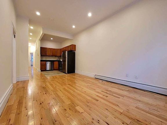 3rd image of 230 E 53rd St #1