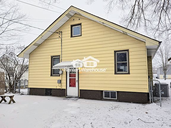 4th image of 131 19th Ave N