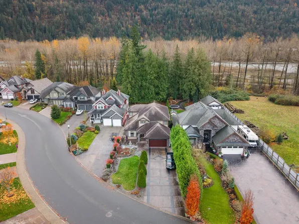 44414 McLaren Dr, Chilliwack, BC V2R 0A3