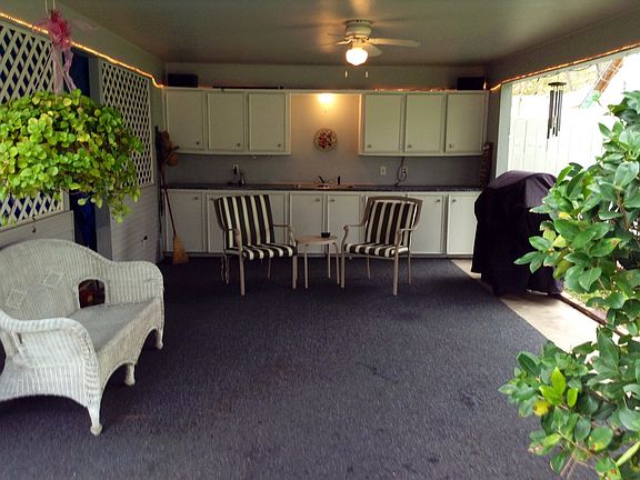 covered patio w/sink