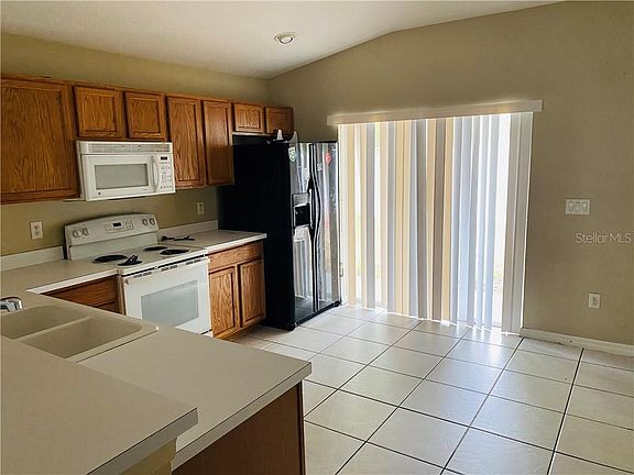 3rd image of 7740 Carriage Pointe Dr