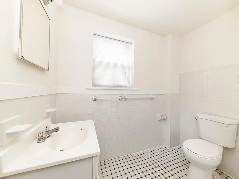 2218 Fitzwater St #A — Photo 11