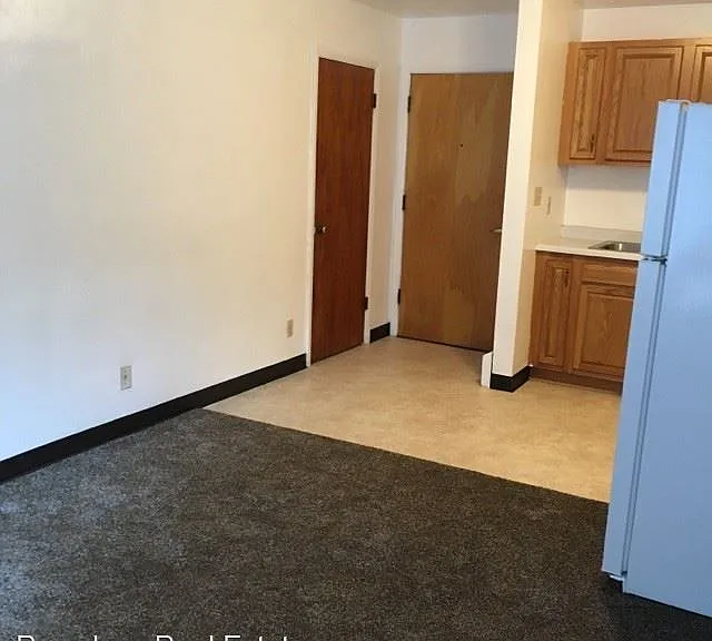 705 W Main St — Photo 3