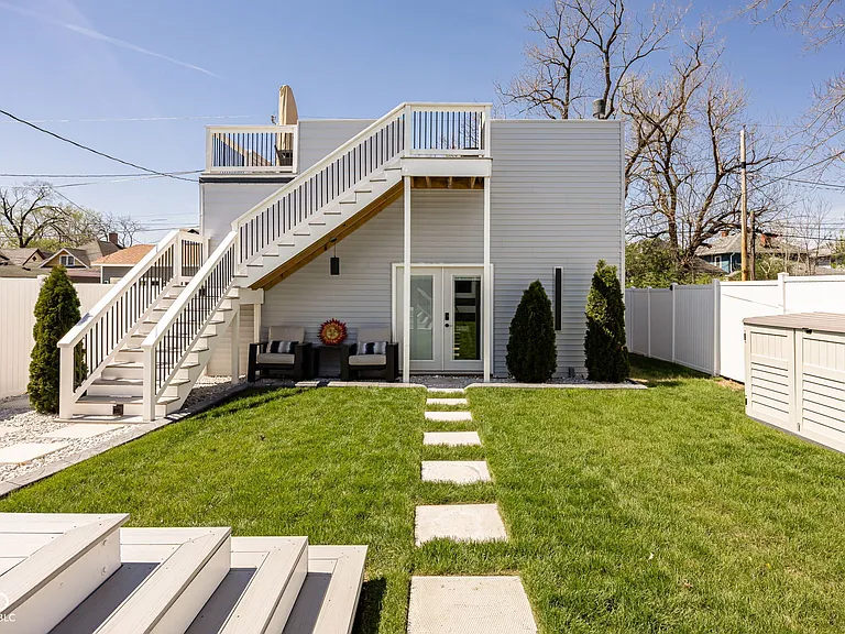 2934 Macpherson Ave — Photo 33