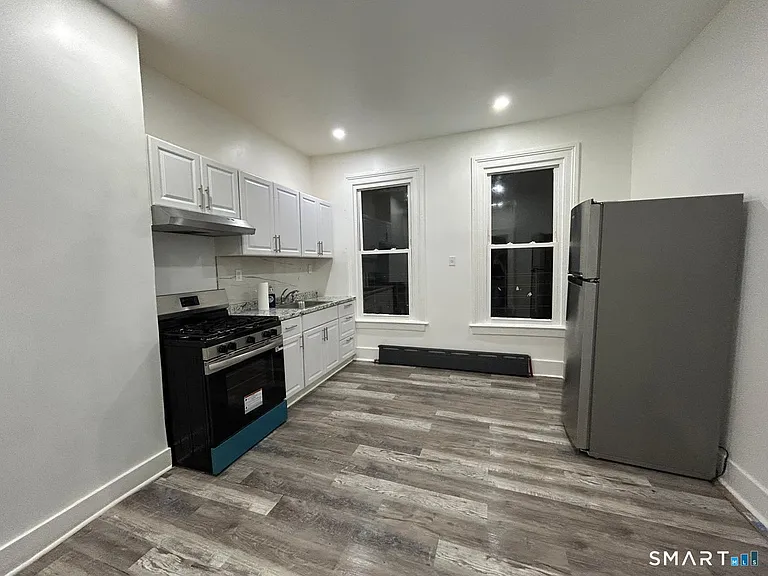 111 Kensington St — Photo 1