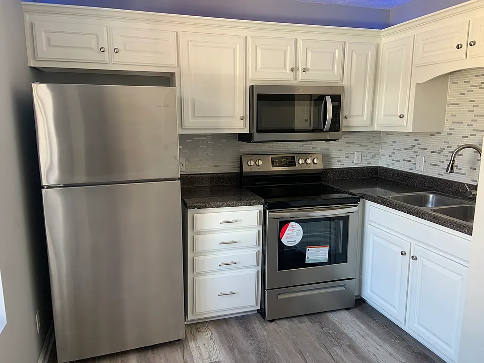 318 N Thompson St #318