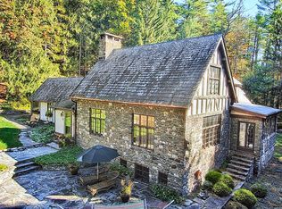 127 Tall Pine Dr, Milford, PA 18337