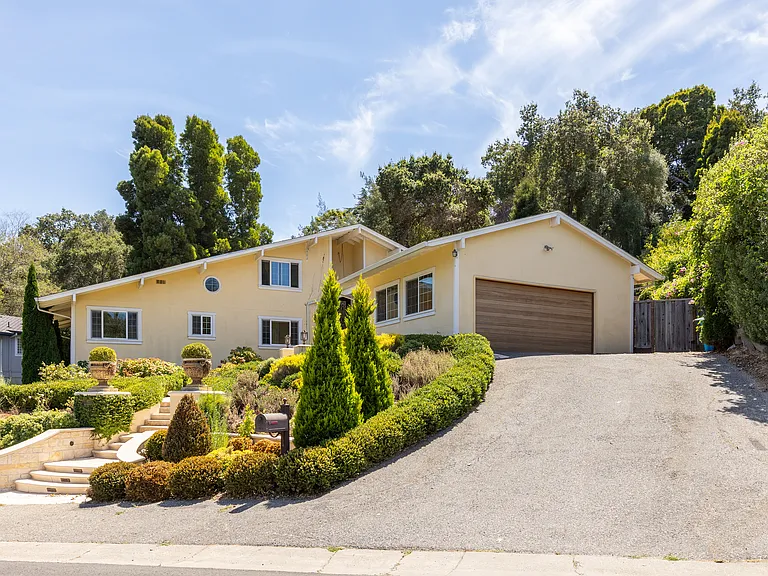 View of driveway