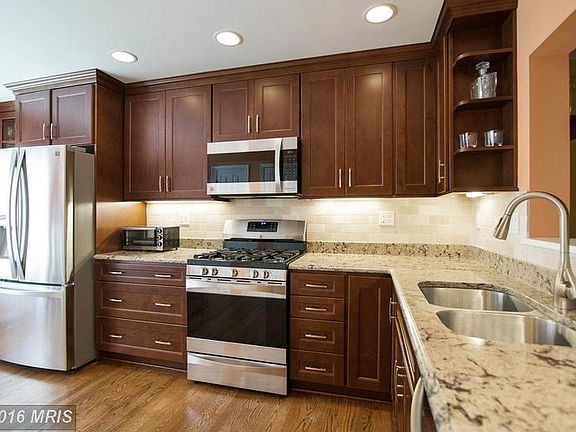 3rd image of 56 Rockcrest Cir