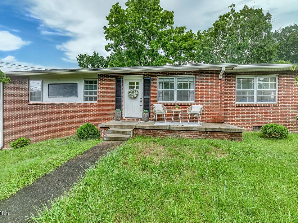 1st image of 300 Peach Blossom Ct