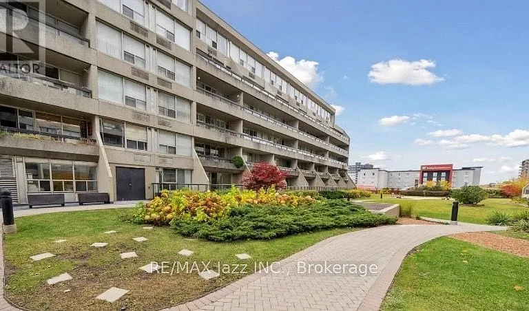 55 William St E #716 — Photo 21