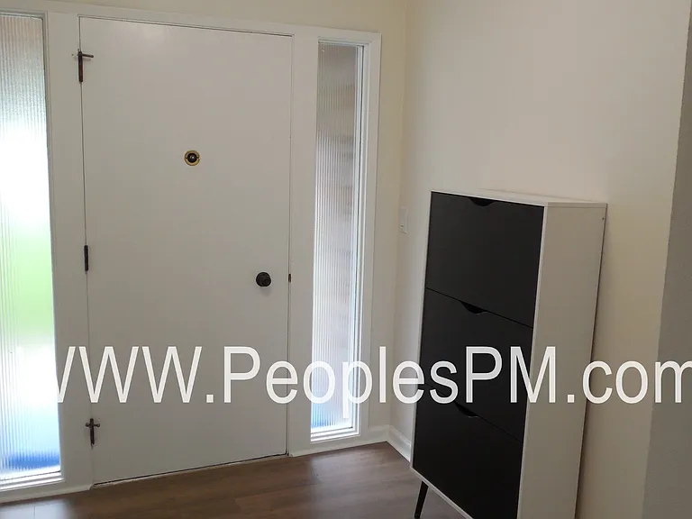 1617 Jones Ave NE — Photo 16