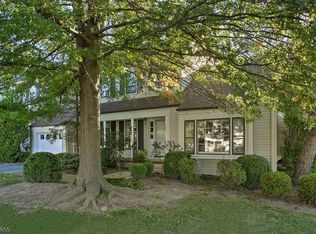 65 Galway Dr, Mendham, NJ 07945