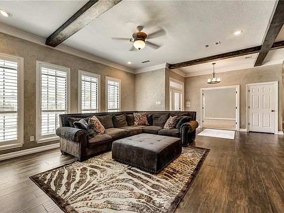 2nd image of 1111 Saint Andrews Dr