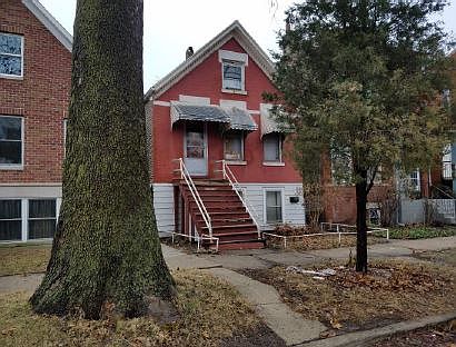 1st image of 3651 S Hoyne Ave